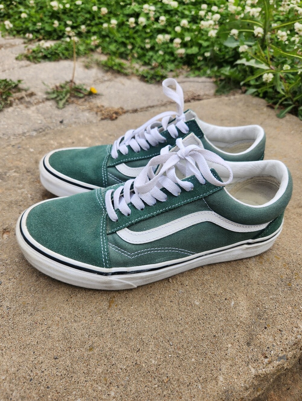 Vans Off the Wall Sneakers in Green Suede with White Stripe